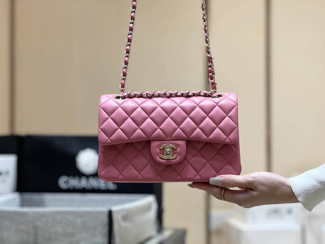 Ellebag’s Top-Grade Replica of the Chanel Classic Flap Small Bag: A 23cm Deep Pink Lambskin with Champagne Gold Hardware(2025 Feb Updated)-Bescht Qualitéit Fake Louis Vuitton Bag Online Store, Replica Designer Bag ru