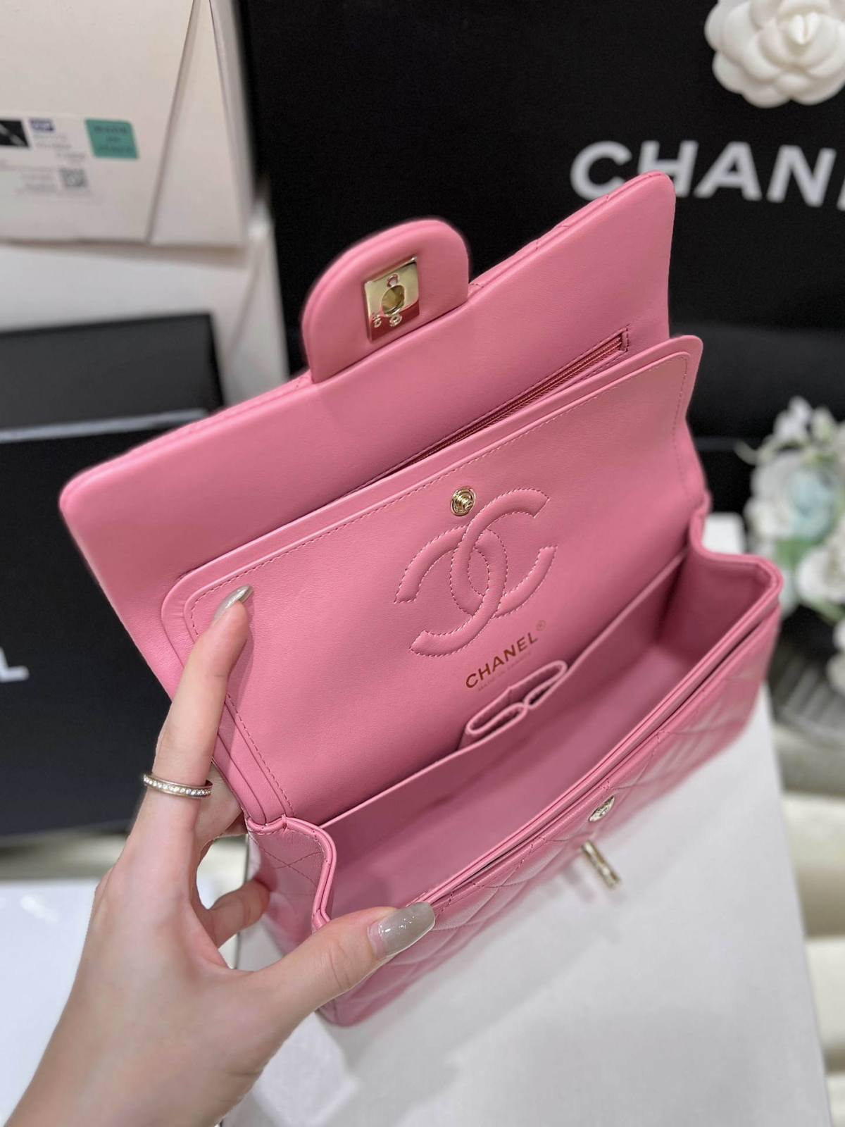 Ellebag’s Top-Grade Replica of the Chanel Classic Flap Small Bag: A 23cm Deep Pink Lambskin with Champagne Gold Hardware(2025 Feb Updated)-Bescht Qualitéit Fake Louis Vuitton Bag Online Store, Replica Designer Bag ru