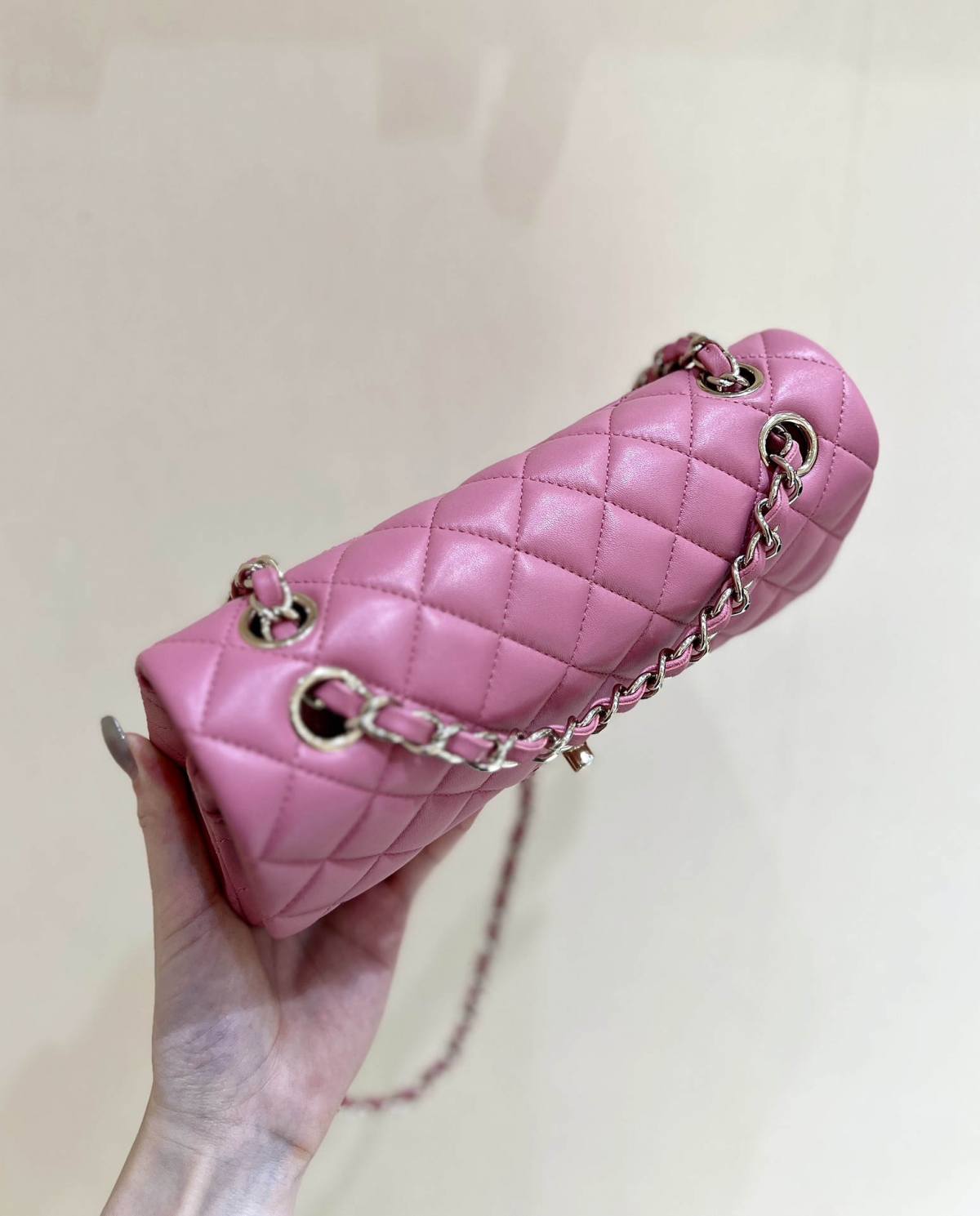 Ellebag’s Top-Grade Replica of the Chanel Classic Flap Small Bag: A 23cm Deep Pink Lambskin with Champagne Gold Hardware(2025 Feb Updated)-Bescht Qualitéit Fake Louis Vuitton Bag Online Store, Replica Designer Bag ru