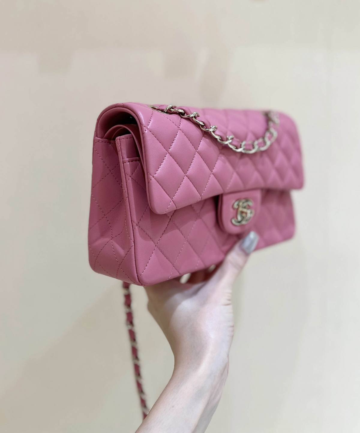 Ellebag’s Top-Grade Replica of the Chanel Classic Flap Small Bag: A 23cm Deep Pink Lambskin with Champagne Gold Hardware(2025 Feb Updated)-Bescht Qualitéit Fake Louis Vuitton Bag Online Store, Replica Designer Bag ru