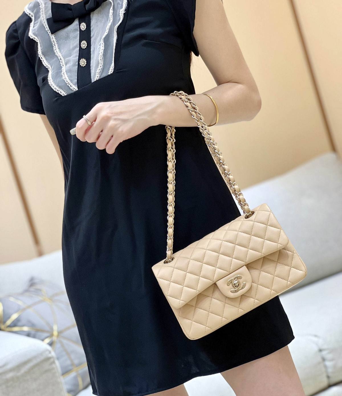 Ellebag’s Top-Grade Replica of the Chanel Classic Flap Small Bag: A 23cm Light Beige Lambskin with Champagne Gold Hardware(2025 Feb Updated)-उत्तम गुणवत्ता नकली लुई Vuitton बैग ऑनलाइन स्टोर, प्रतिकृति डिजाइनर बैग ru