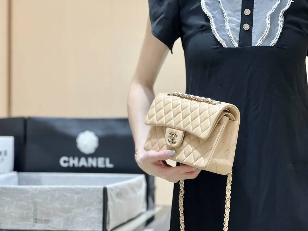 Ellebag’s Top-Grade Replica of the Chanel Classic Flap Small Bag: A 23cm Light Beige Lambskin with Champagne Gold Hardware(2025 Feb Updated)-उत्तम गुणवत्ता नकली लुई Vuitton बैग ऑनलाइन स्टोर, प्रतिकृति डिजाइनर बैग ru