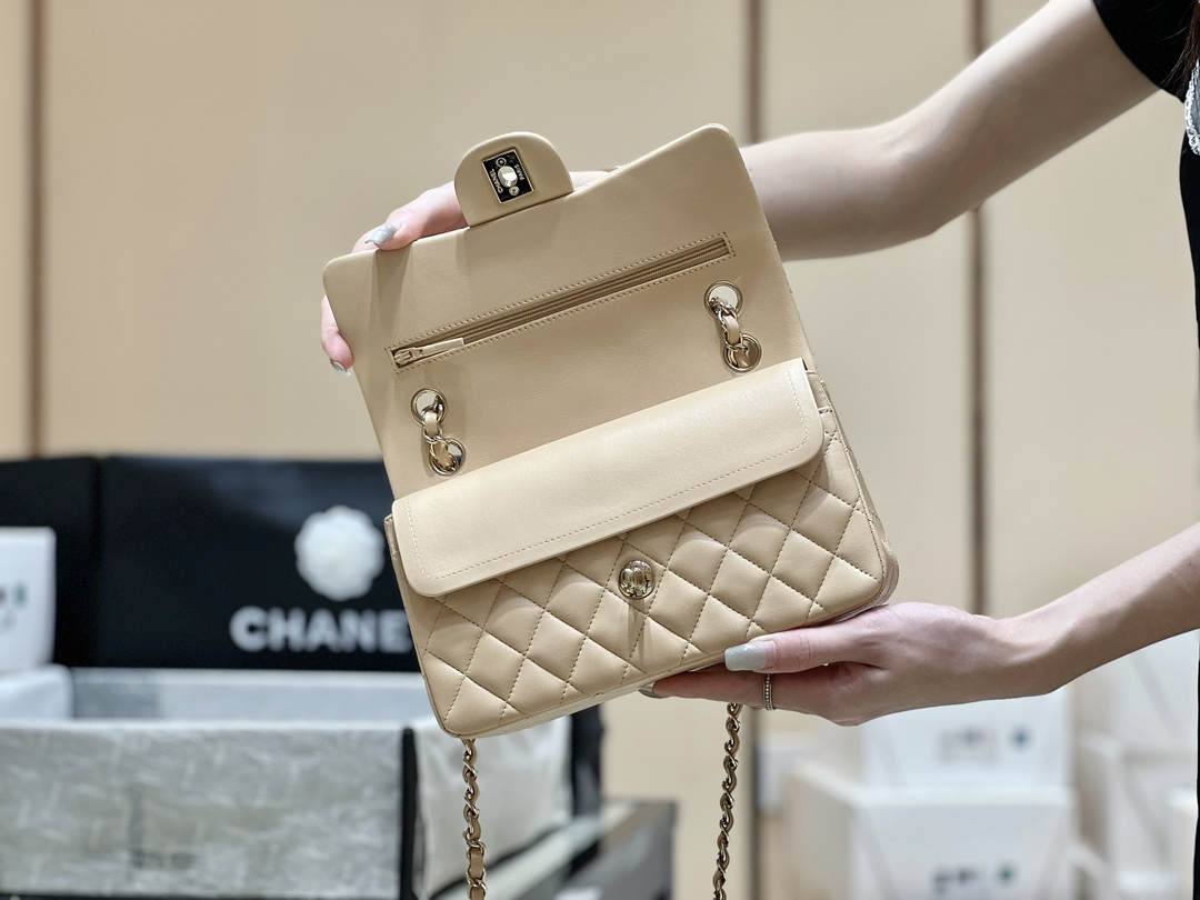 Ellebag’s Top-Grade Replica of the Chanel Classic Flap Small Bag: A 23cm Light Beige Lambskin with Champagne Gold Hardware(2025 Feb Updated)-उत्तम गुणवत्ता नकली लुई Vuitton बैग ऑनलाइन स्टोर, प्रतिकृति डिजाइनर बैग ru