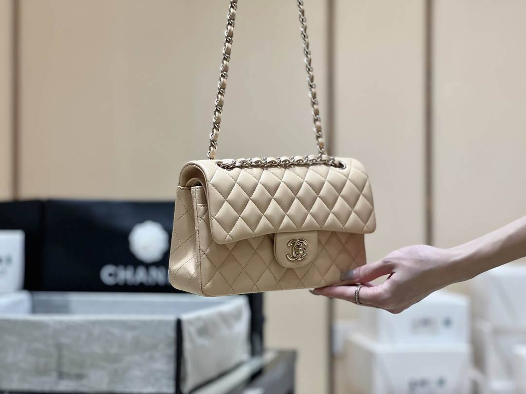 Ellebag’s Top-Grade Replica of the Chanel Classic Flap Small Bag: A 23cm Light Beige Lambskin with Champagne Gold Hardware(2025 Feb Updated)-उत्तम गुणवत्ता नकली लुई Vuitton बैग ऑनलाइन स्टोर, प्रतिकृति डिजाइनर बैग ru