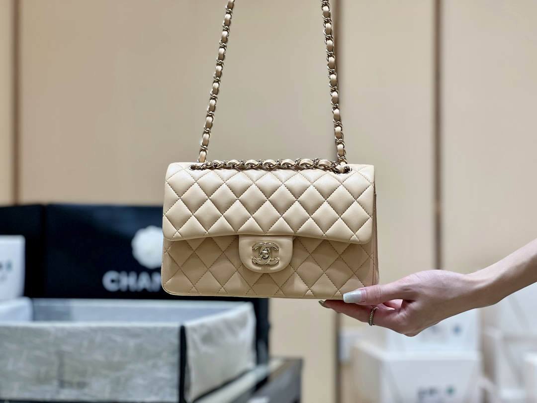 Ellebag’s Top-Grade Replica of the Chanel Classic Flap Small Bag: A 23cm Light Beige Lambskin with Champagne Gold Hardware(2025 Feb Updated)-उत्तम गुणवत्ता नकली लुई Vuitton बैग ऑनलाइन स्टोर, प्रतिकृति डिजाइनर बैग ru