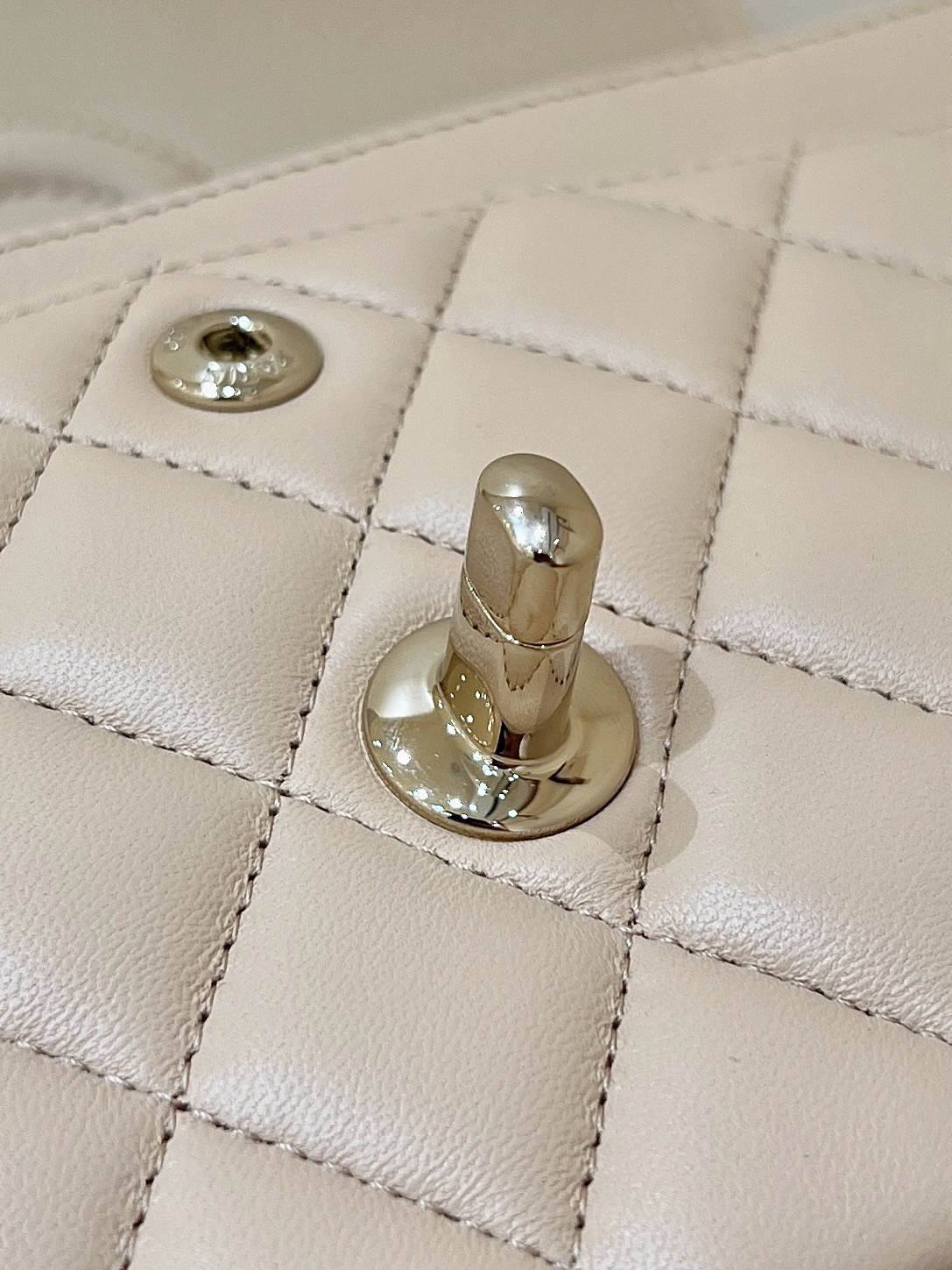 Ellebag’s Top-Grade Replica of the Chanel Classic Flap Small Bag: A 23cm Light Beige Lambskin with Champagne Gold Hardware(2025 Feb Updated)-उत्तम गुणवत्ता नकली लुई Vuitton बैग ऑनलाइन स्टोर, प्रतिकृति डिजाइनर बैग ru