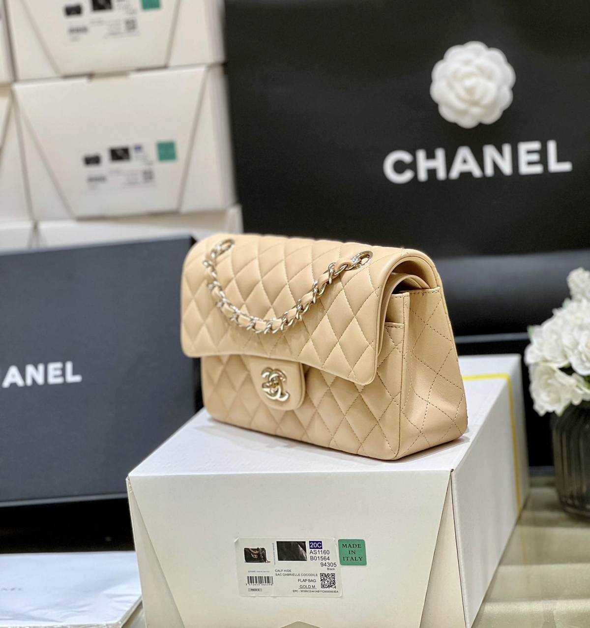 Ellebag’s Top-Grade Replica of the Chanel Classic Flap Small Bag: A 23cm Light Beige Lambskin with Champagne Gold Hardware(2025 Feb Updated)-उत्तम गुणवत्ता नकली लुई Vuitton बैग ऑनलाइन स्टोर, प्रतिकृति डिजाइनर बैग ru