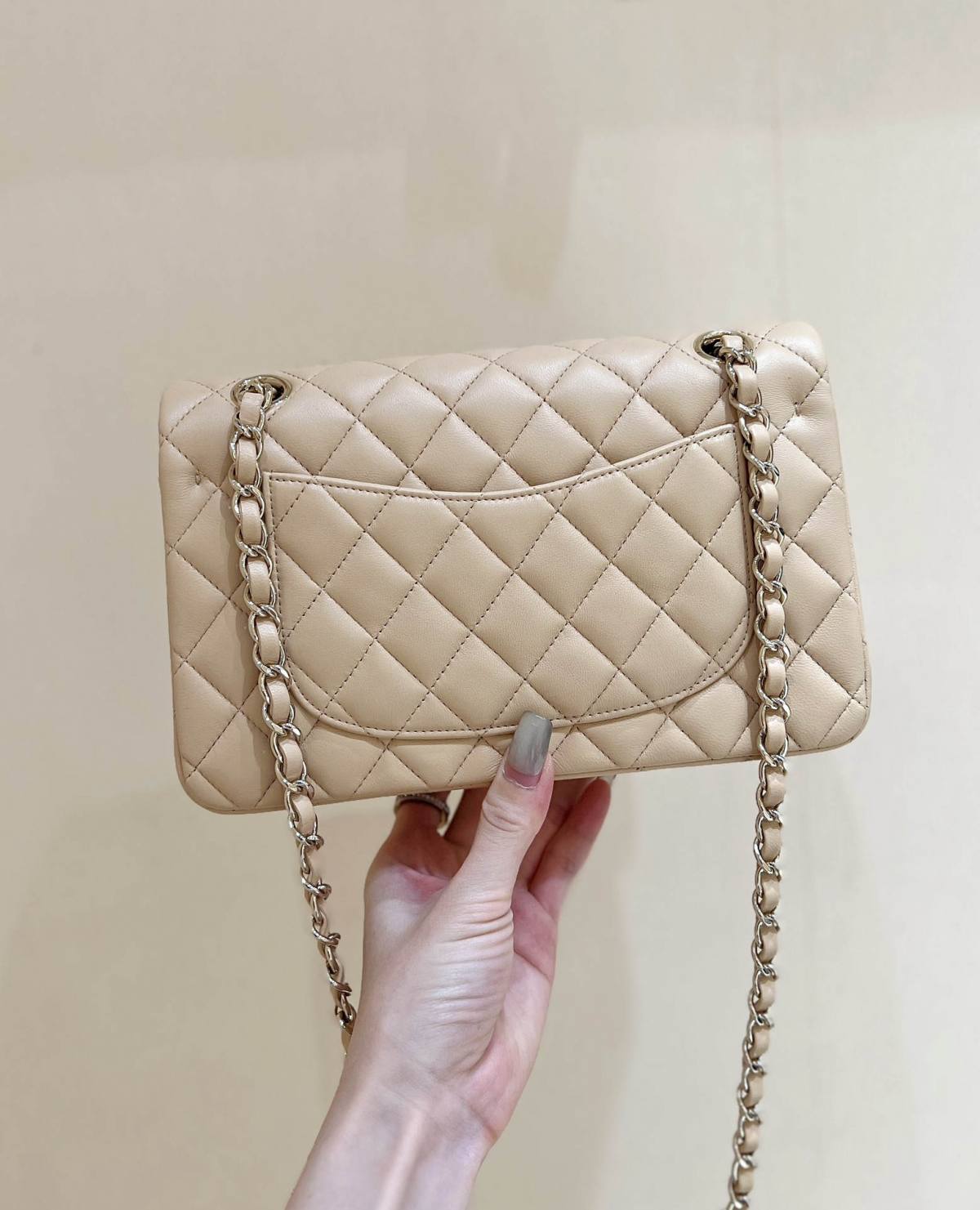 Ellebag’s Top-Grade Replica of the Chanel Classic Flap Small Bag: A 23cm Light Beige Lambskin with Champagne Gold Hardware(2025 Feb Updated)-उत्तम गुणवत्ता नकली लुई Vuitton बैग ऑनलाइन स्टोर, प्रतिकृति डिजाइनर बैग ru