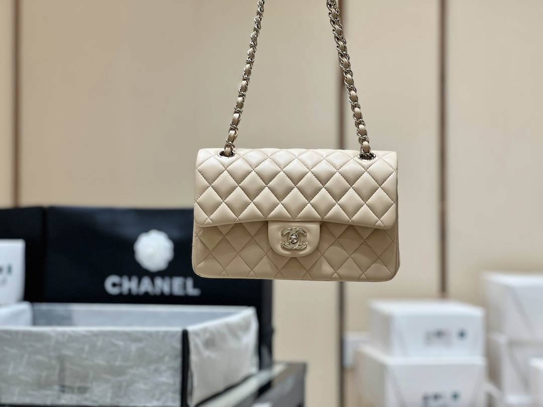 Ellebag’s Top-Grade Replica of the Chanel Classic Flap Small Bag: A 23cm Light Beige Lambskin with Champagne Gold Hardware(2025 Feb Updated)-उत्तम गुणवत्ता नकली लुई Vuitton बैग ऑनलाइन स्टोर, प्रतिकृति डिजाइनर बैग ru