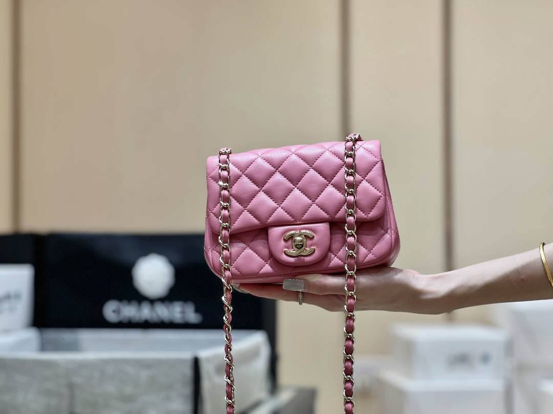 Ellebag’s Top-Grade Replica of the Chanel Mini Flap Bag: A 17cm Deep Pink Lambskin with Champagne Gold Hardware(2025 Feb Updated)-Best Quality Fake Louis Vuitton Bag Online Store, Replica designer bag ru