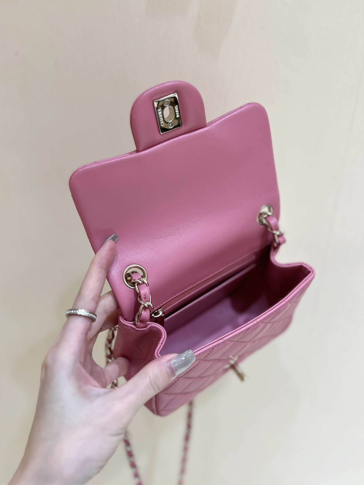 Ellebag’s Top-Grade Replica of the Chanel Mini Flap Bag: A 17cm Deep Pink Lambskin with Champagne Gold Hardware(2025 Feb Updated)-Best Quality Fake Louis Vuitton Bag Online Store, Replica designer bag ru