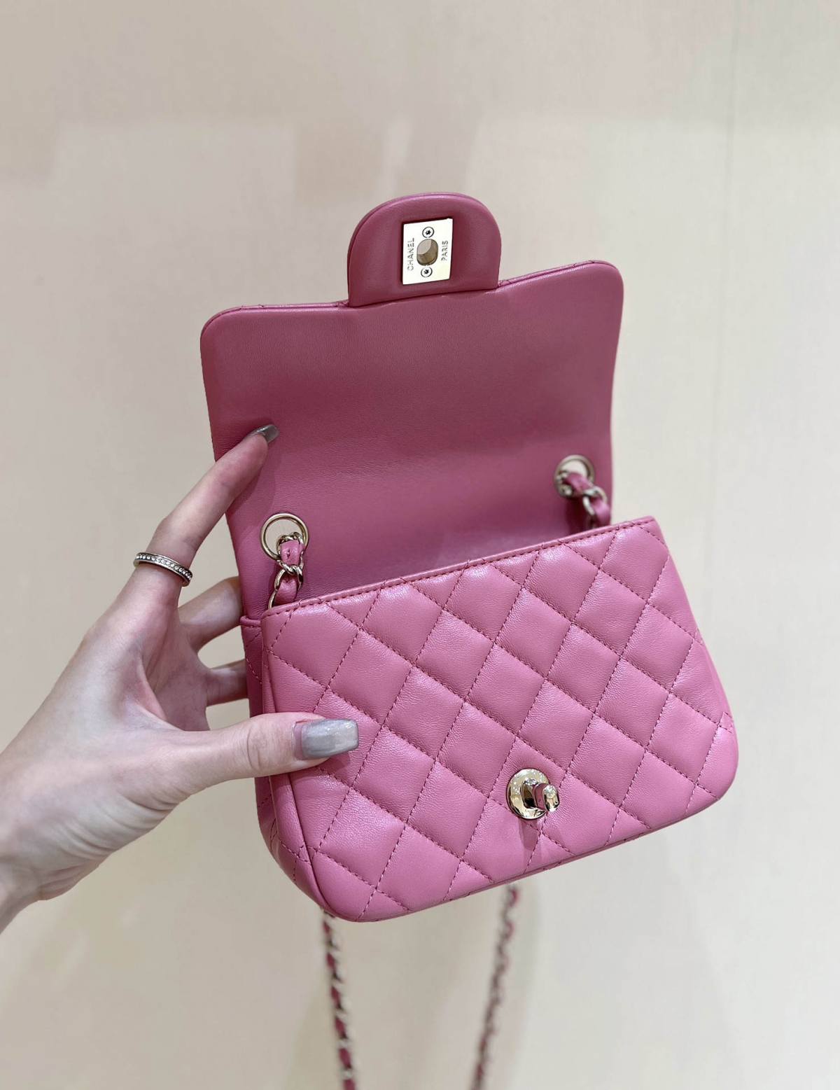 Ellebag’s Top-Grade Replica of the Chanel Mini Flap Bag: A 17cm Deep Pink Lambskin with Champagne Gold Hardware(2025 Feb Updated)-Best Quality Fake Louis Vuitton Bag Online Store, Replica designer bag ru