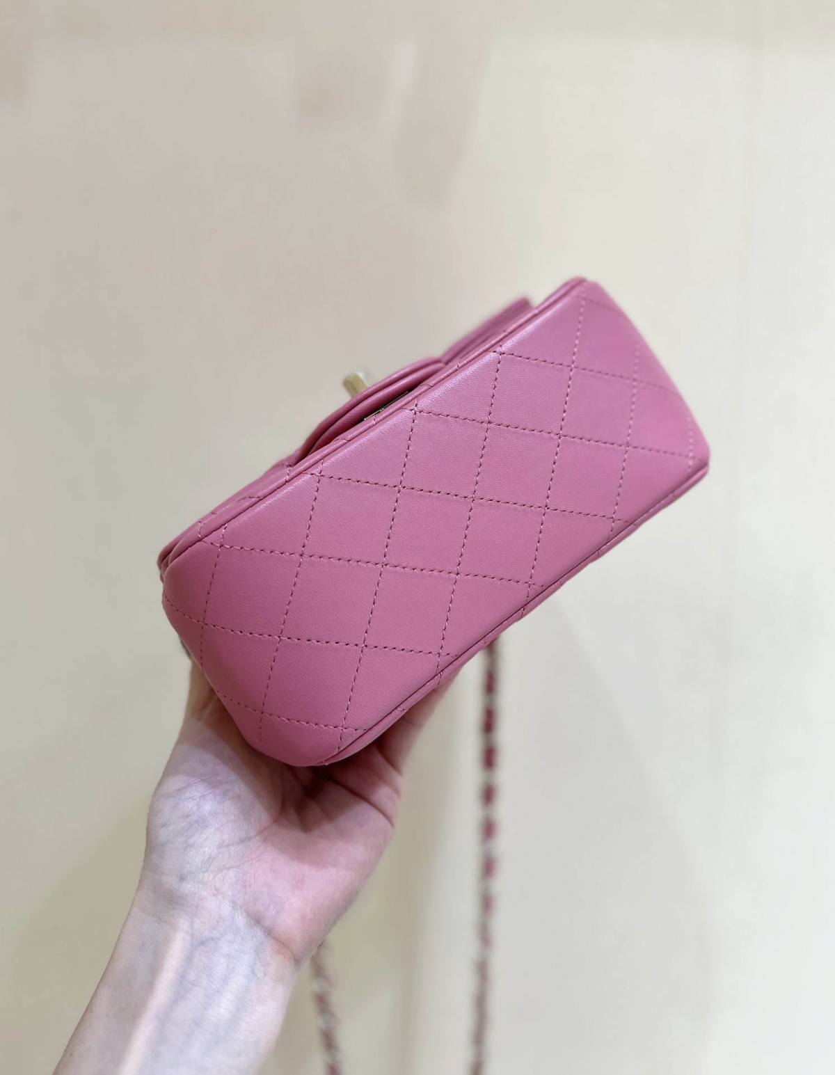 Ellebag’s Top-Grade Replica of the Chanel Mini Flap Bag: A 17cm Deep Pink Lambskin with Champagne Gold Hardware(2025 Feb Updated)-Best Quality Fake Louis Vuitton Bag Online Store, Replica designer bag ru