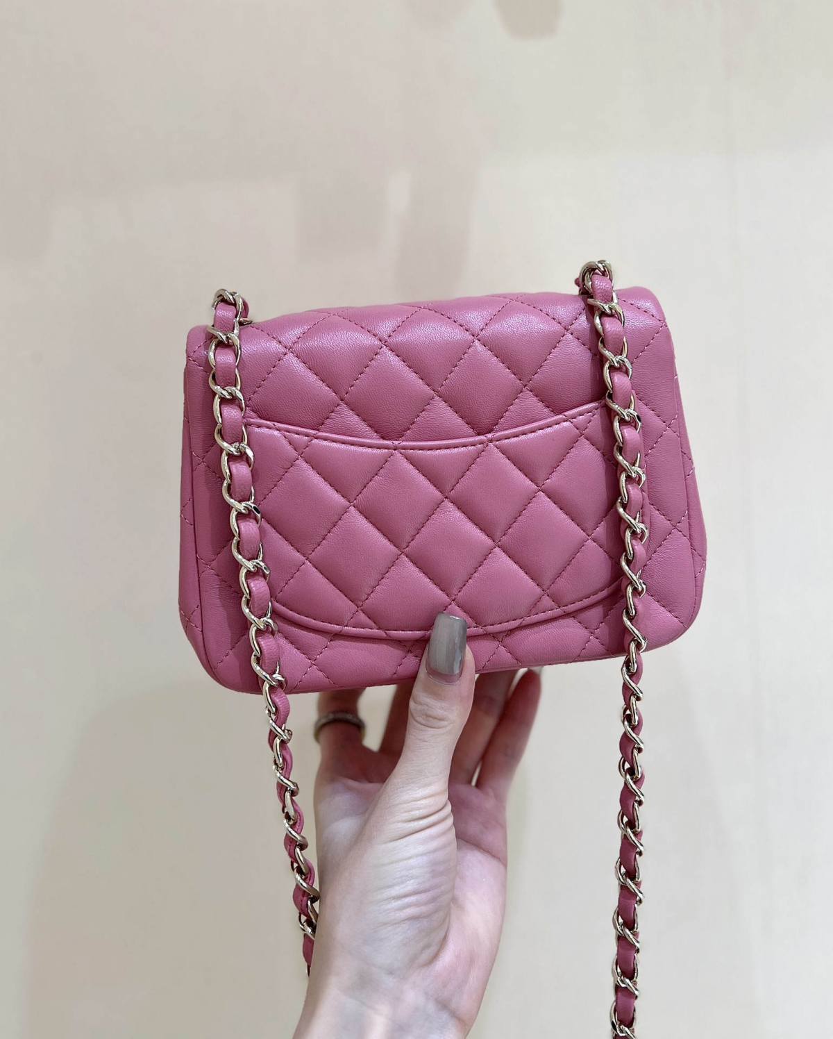 Ellebag’s Top-Grade Replica of the Chanel Mini Flap Bag: A 17cm Deep Pink Lambskin with Champagne Gold Hardware(2025 Feb Updated)-Best Quality Fake Louis Vuitton Bag Online Store, Replica designer bag ru