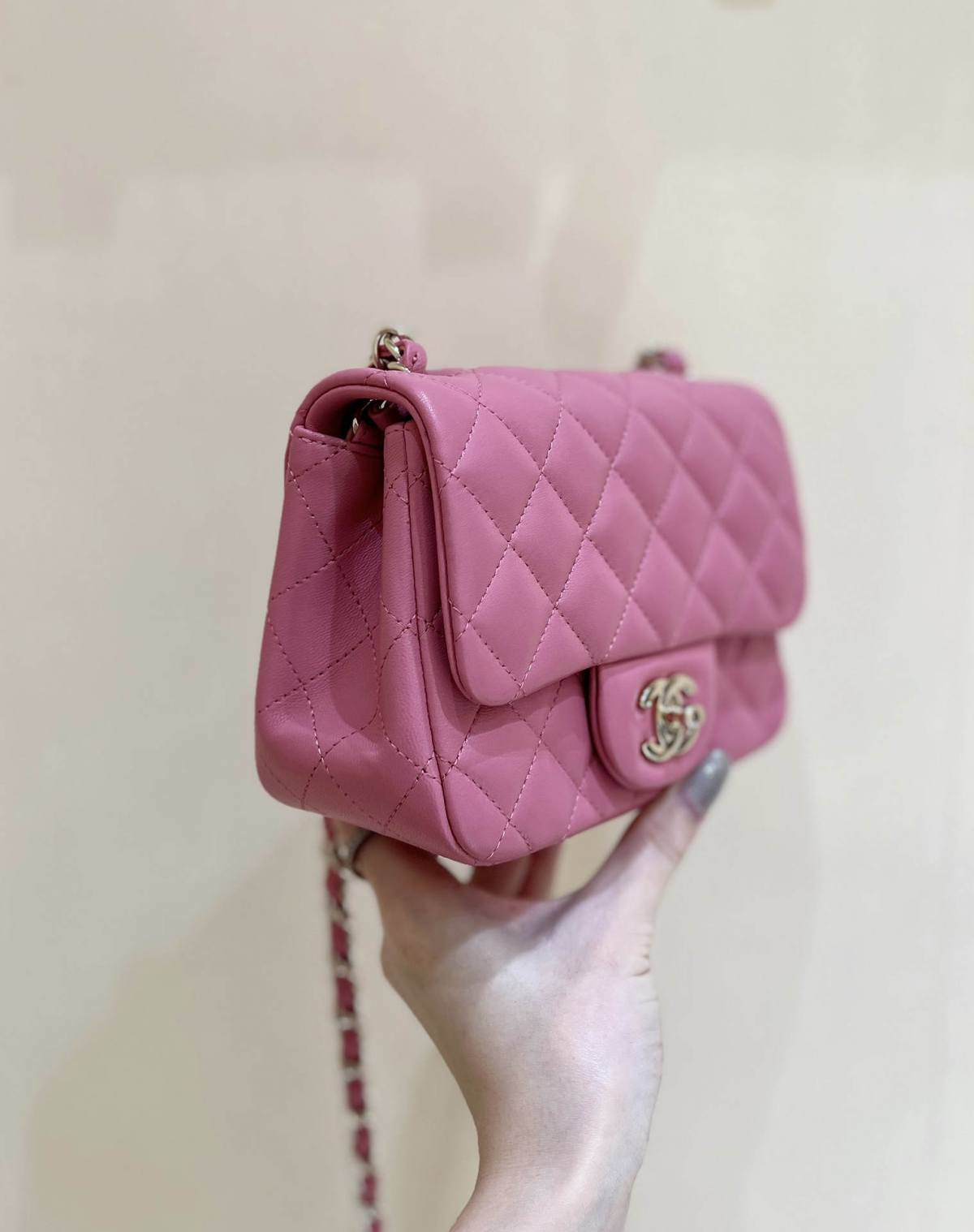 Ellebag’s Top-Grade Replica of the Chanel Mini Flap Bag: A 17cm Deep Pink Lambskin with Champagne Gold Hardware(2025 Feb Updated)-Best Quality Fake Louis Vuitton Bag Online Store, Replica designer bag ru