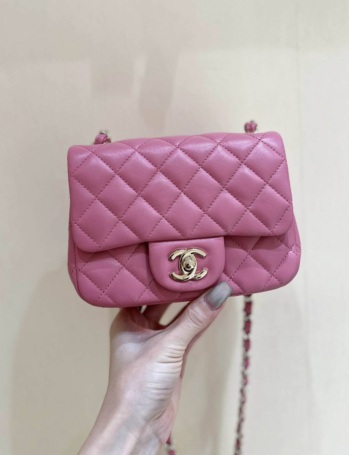 Ellebag’s Top-Grade Replica of the Chanel Mini Flap Bag: A 17cm Deep Pink Lambskin with Champagne Gold Hardware(2025 Feb Updated)-Best Quality Fake Louis Vuitton Bag Online Store, Replica designer bag ru