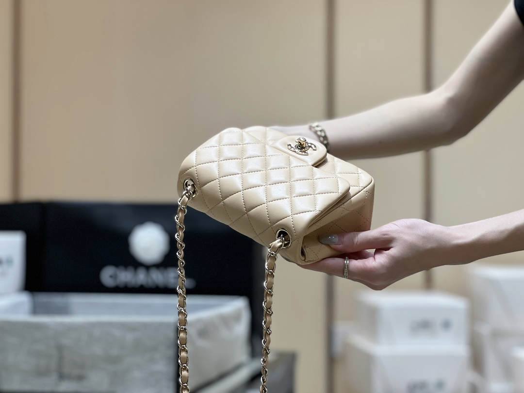 Ellebag’s Top-Grade Replica of the Chanel Mini Flap Bag: A 17cm Light Beige Lambskin with Champagne Gold Hardware(2025 Feb Updated)-Best Quality Replica designer Bag factory in China