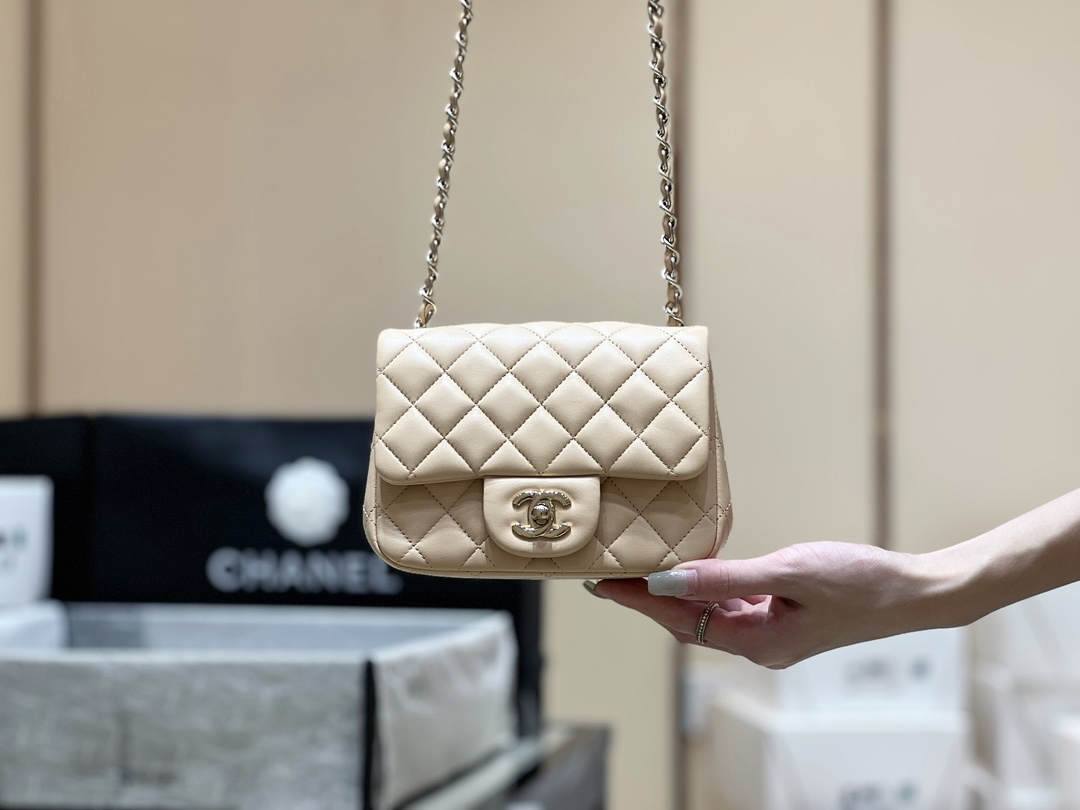 Ellebag’s Top-Grade Replica of the Chanel Mini Flap Bag: A 17cm Light Beige Lambskin with Champagne Gold Hardware(2025 Feb Updated)-Best Quality Replica designer Bag factory in China