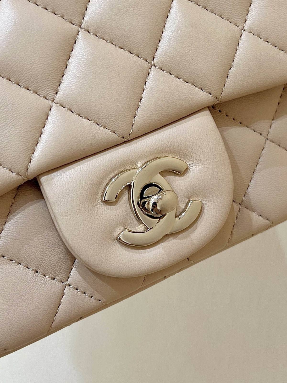 Ellebag’s Top-Grade Replica of the Chanel Mini Flap Bag: A 17cm Light Beige Lambskin with Champagne Gold Hardware(2025 Feb Updated)-Best Quality Replica designer Bag factory in China