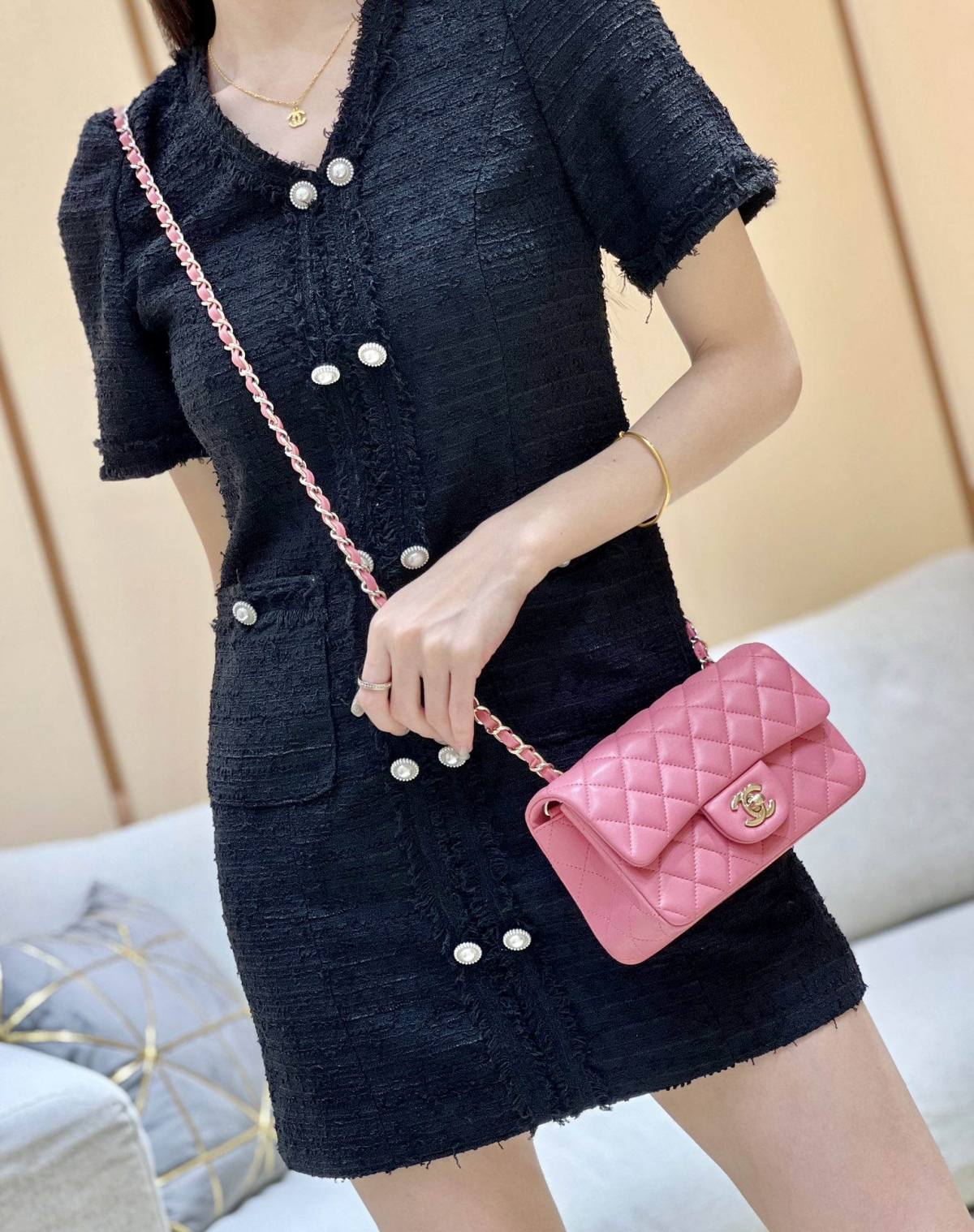 Ellebag’s Top-Grade Replica of the Chanel Mini Flap Bag: A 20cm Deep Pink Lambskin with Champagne Gold Hardware(2025 Feb Updated)-Best Quality Replica designer Bag factory in China