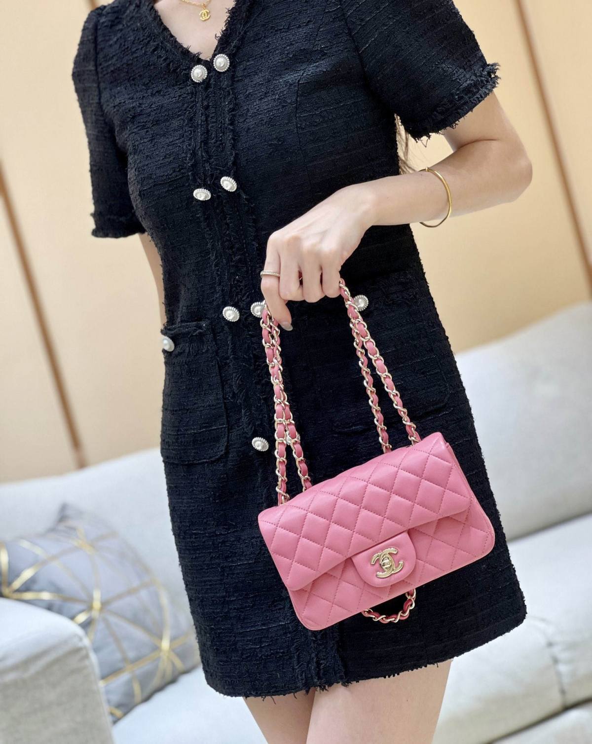 Ellebag’s Top-Grade Replica of the Chanel Mini Flap Bag: A 20cm Deep Pink Lambskin with Champagne Gold Hardware(2025 Feb Updated)-Best Quality Replica designer Bag factory in China