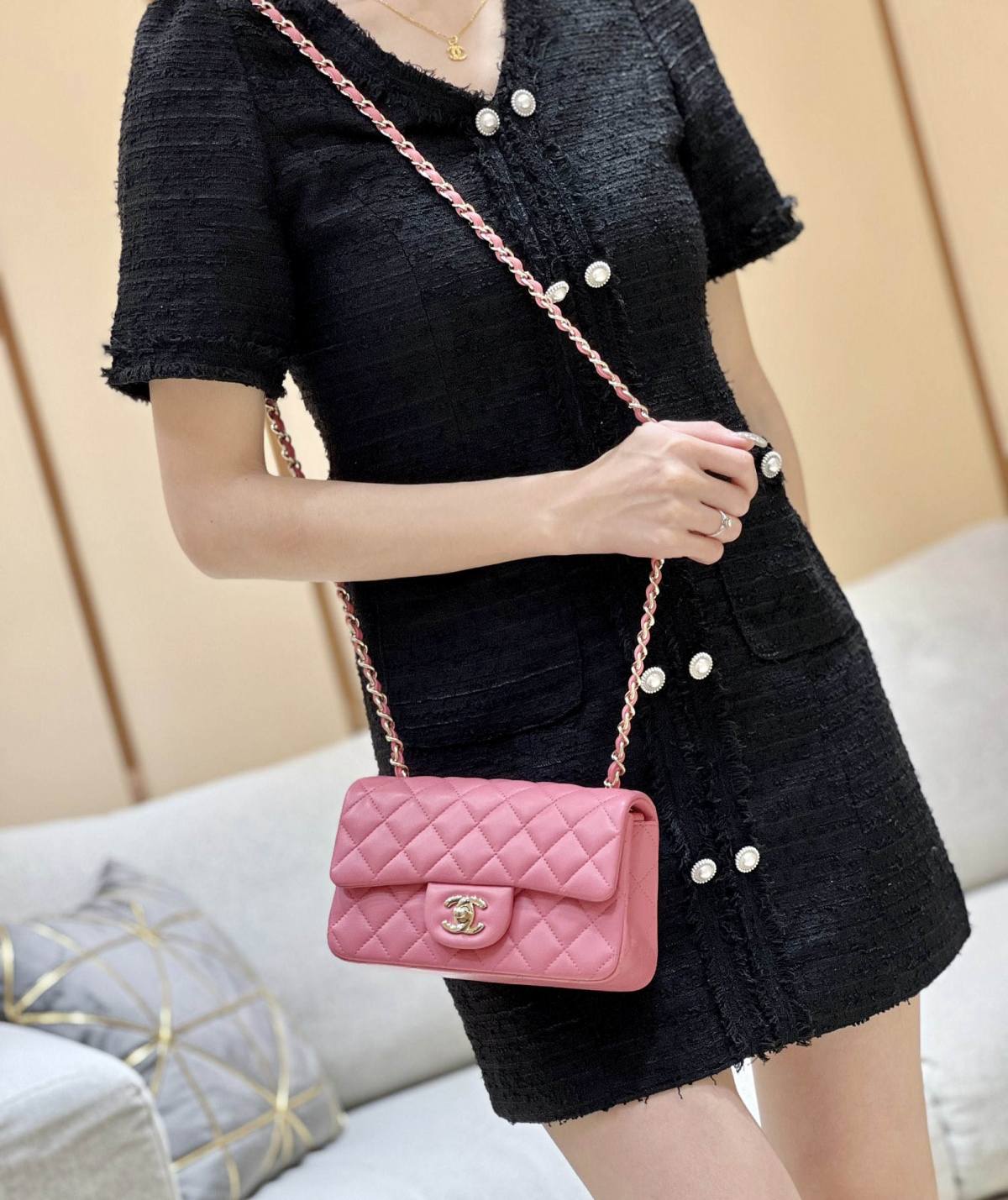 Ellebag’s Top-Grade Replica of the Chanel Mini Flap Bag: A 20cm Deep Pink Lambskin with Champagne Gold Hardware(2025 Feb Updated)-Best Quality Replica designer Bag factory in China