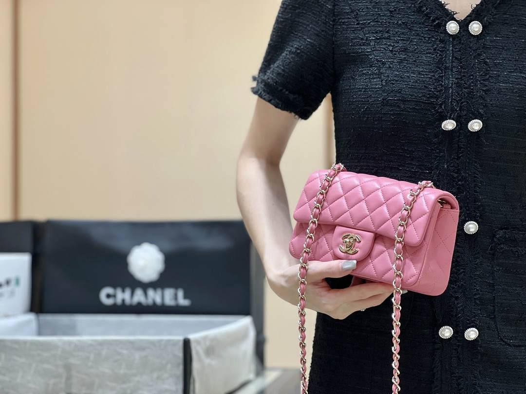 Ellebag’s Top-Grade Replica of the Chanel Mini Flap Bag: A 20cm Deep Pink Lambskin with Champagne Gold Hardware(2025 Feb Updated)-Best Quality Replica designer Bag factory in China