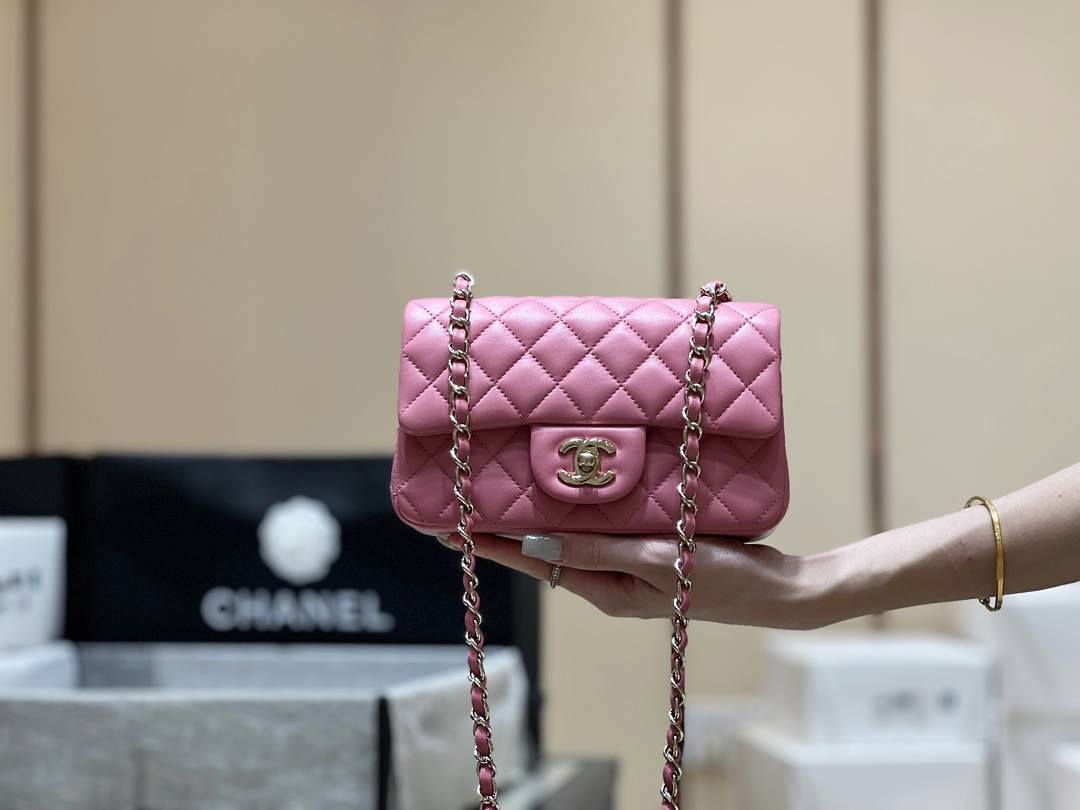 Ellebag’s Top-Grade Replica of the Chanel Mini Flap Bag: A 20cm Deep Pink Lambskin with Champagne Gold Hardware(2025 Feb Updated)-Best Quality Replica designer Bag factory in China