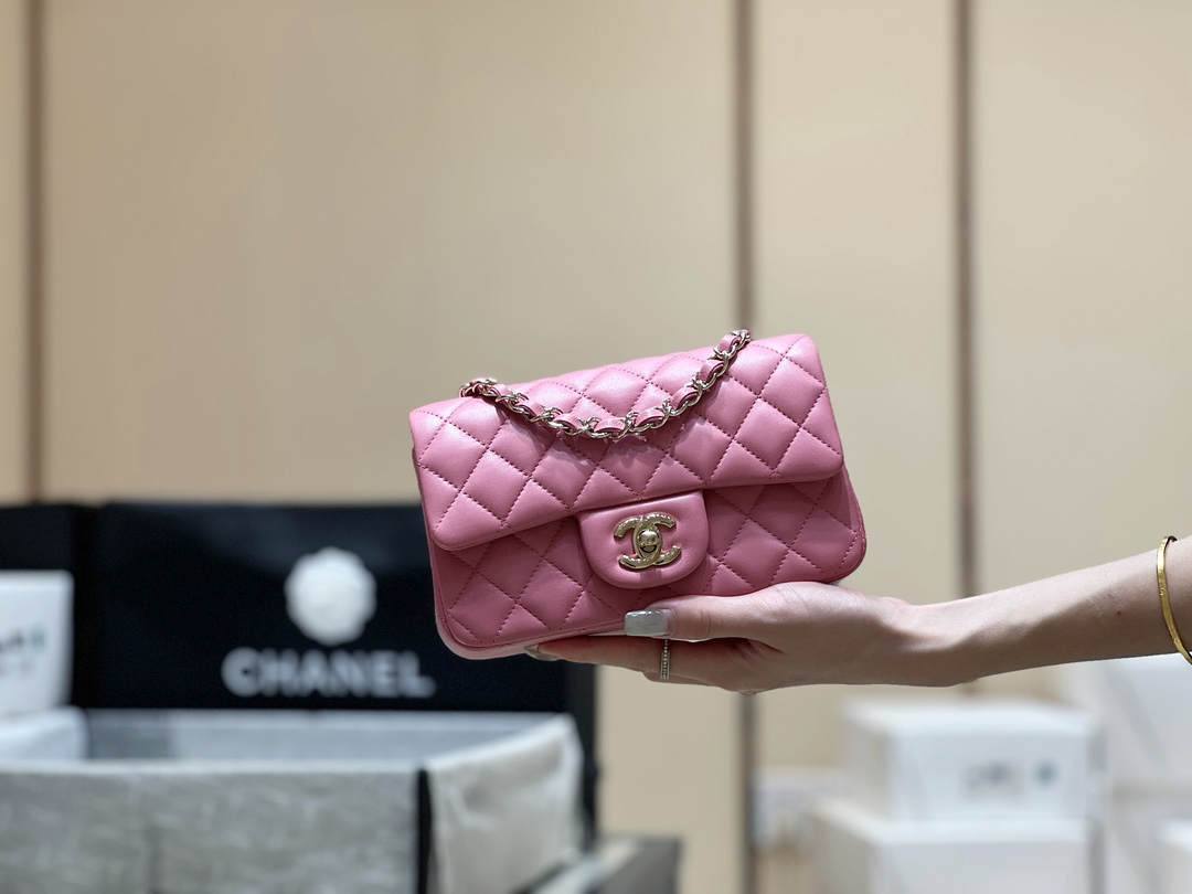 Ellebag’s Top-Grade Replica of the Chanel Mini Flap Bag: A 20cm Deep Pink Lambskin with Champagne Gold Hardware(2025 Feb Updated)-Best Quality Replica designer Bag factory in China