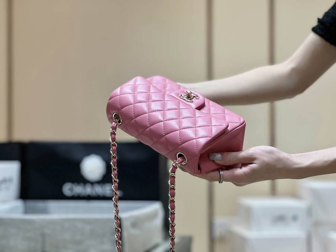 Ellebag’s Top-Grade Replica of the Chanel Mini Flap Bag: A 20cm Deep Pink Lambskin with Champagne Gold Hardware(2025 Feb Updated)-Best Quality Replica designer Bag factory in China