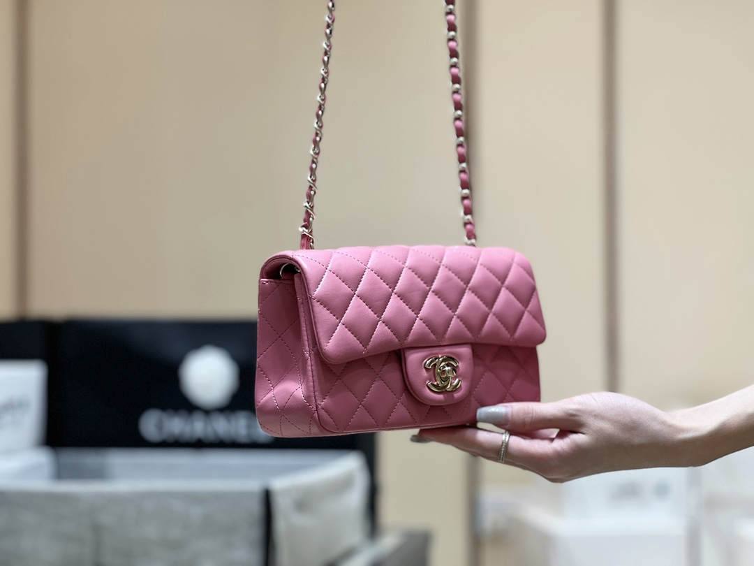 Ellebag’s Top-Grade Replica of the Chanel Mini Flap Bag: A 20cm Deep Pink Lambskin with Champagne Gold Hardware(2025 Feb Updated)-Best Quality Replica designer Bag factory in China