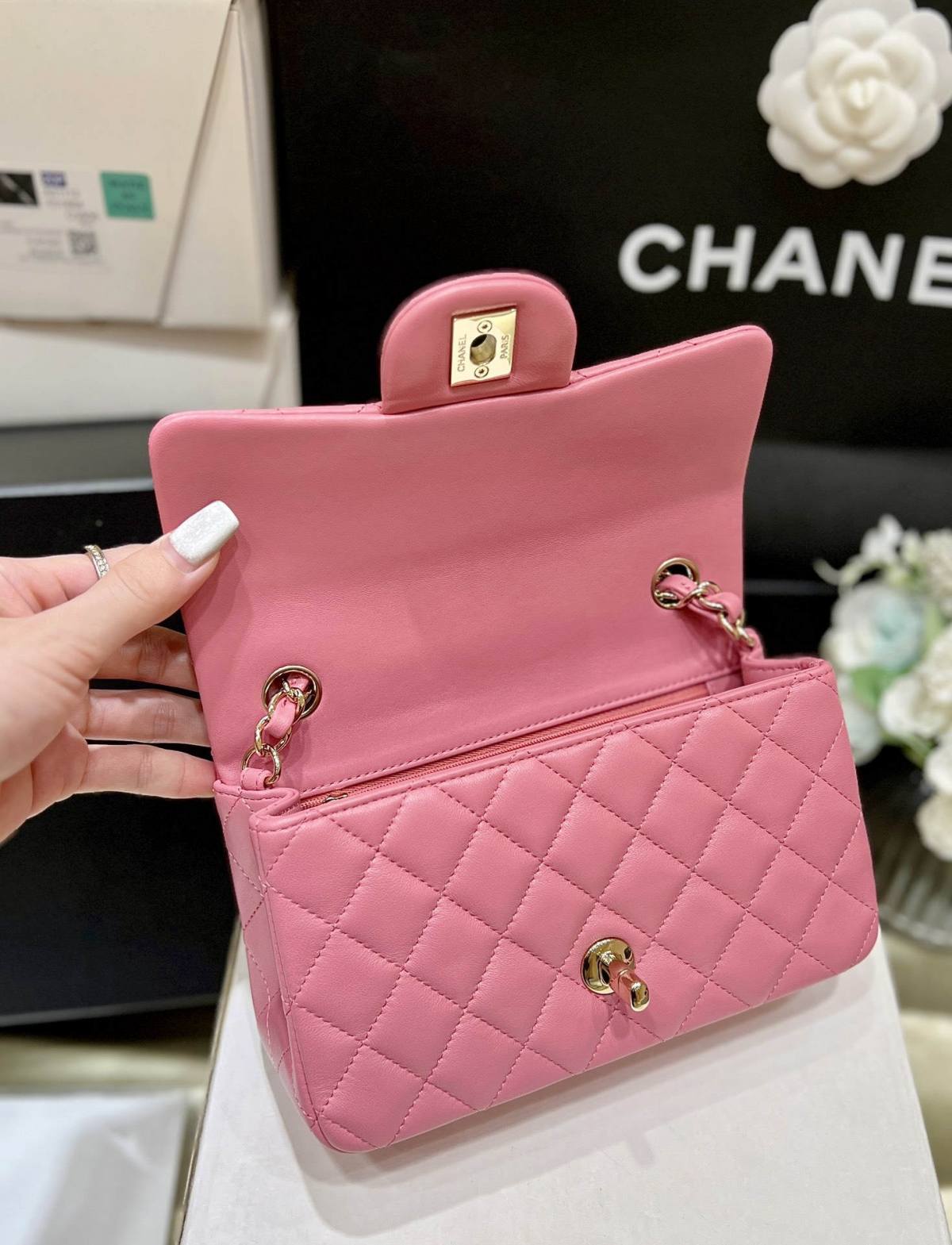 Ellebag’s Top-Grade Replica of the Chanel Mini Flap Bag: A 20cm Deep Pink Lambskin with Champagne Gold Hardware(2025 Feb Updated)-Best Quality Replica designer Bag factory in China