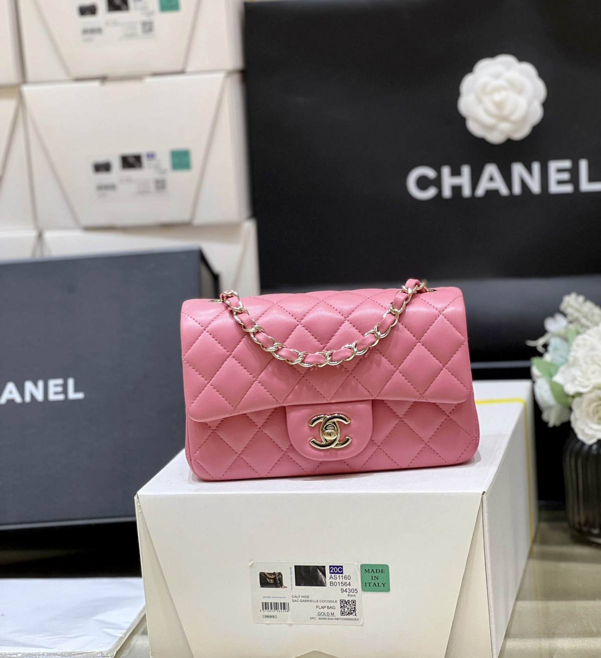 Ellebag’s Top-Grade Replica of the Chanel Mini Flap Bag: A 20cm Deep Pink Lambskin with Champagne Gold Hardware(2025 Feb Updated)-Best Quality Replica designer Bag factory in China