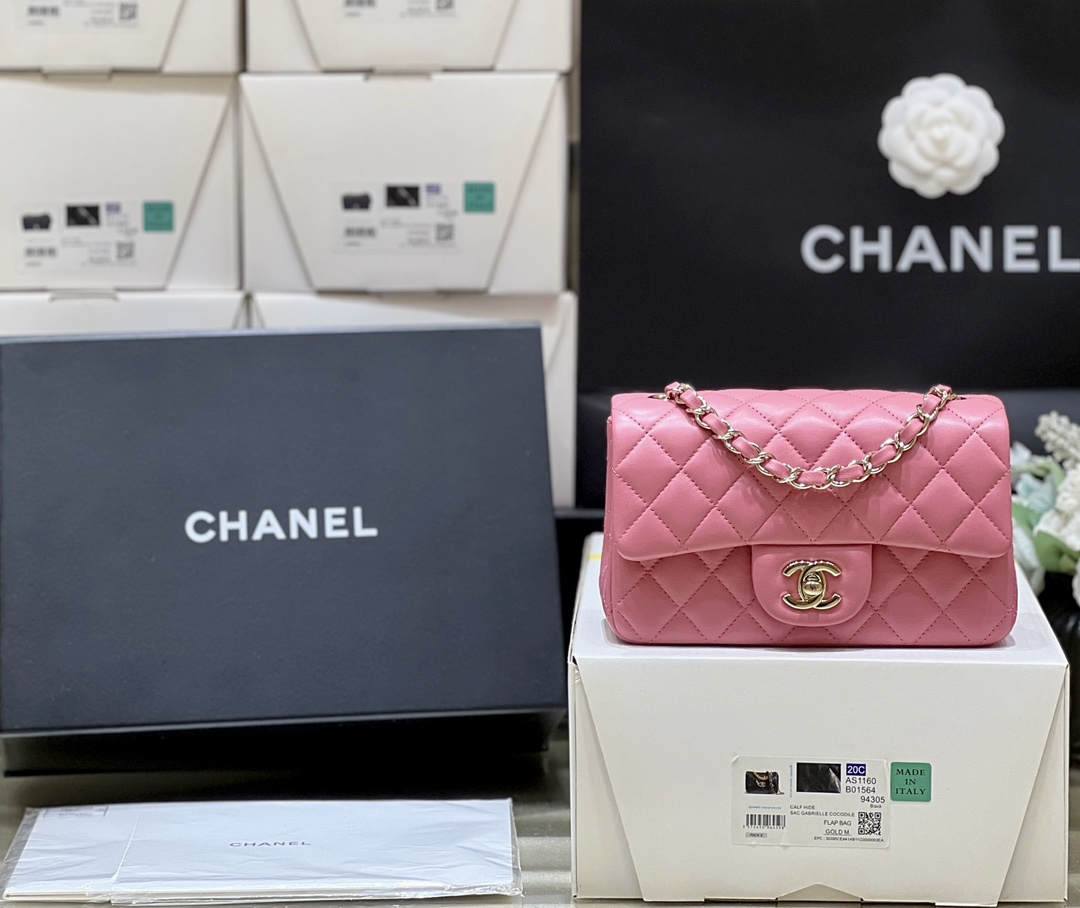 Ellebag’s Top-Grade Replica of the Chanel Mini Flap Bag: A 20cm Deep Pink Lambskin with Champagne Gold Hardware(2025 Feb Updated)-Best Quality Replica designer Bag factory in China