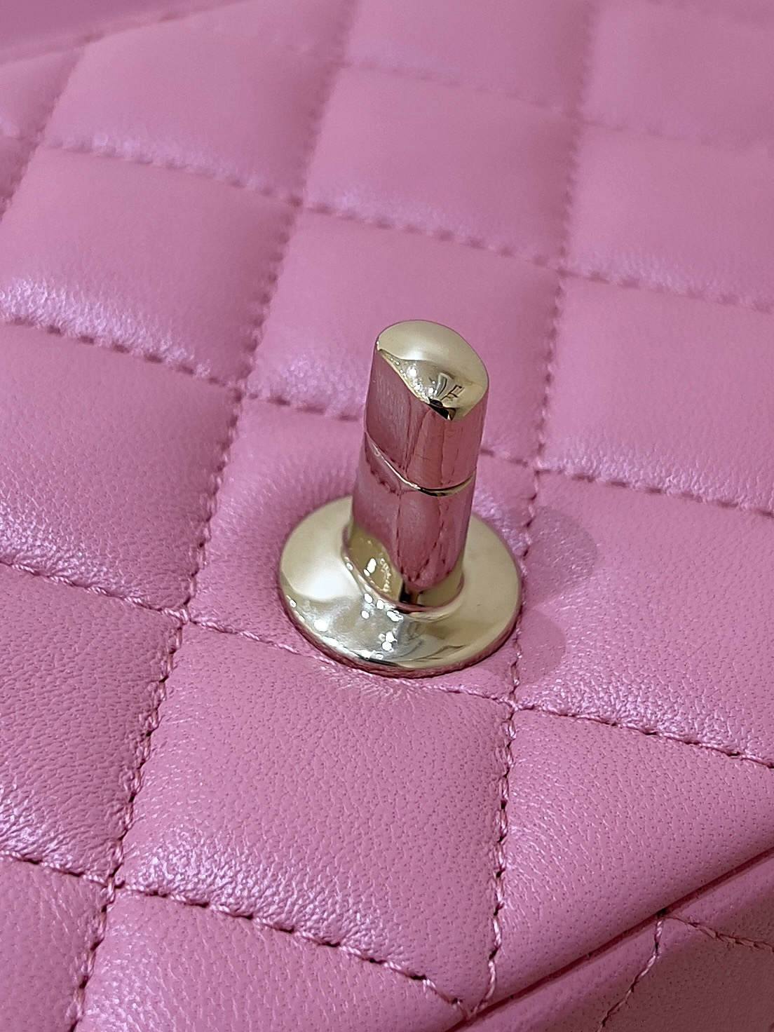 Ellebag’s Top-Grade Replica of the Chanel Mini Flap Bag: A 20cm Deep Pink Lambskin with Champagne Gold Hardware(2025 Feb Updated)-Best Quality Replica designer Bag factory in China