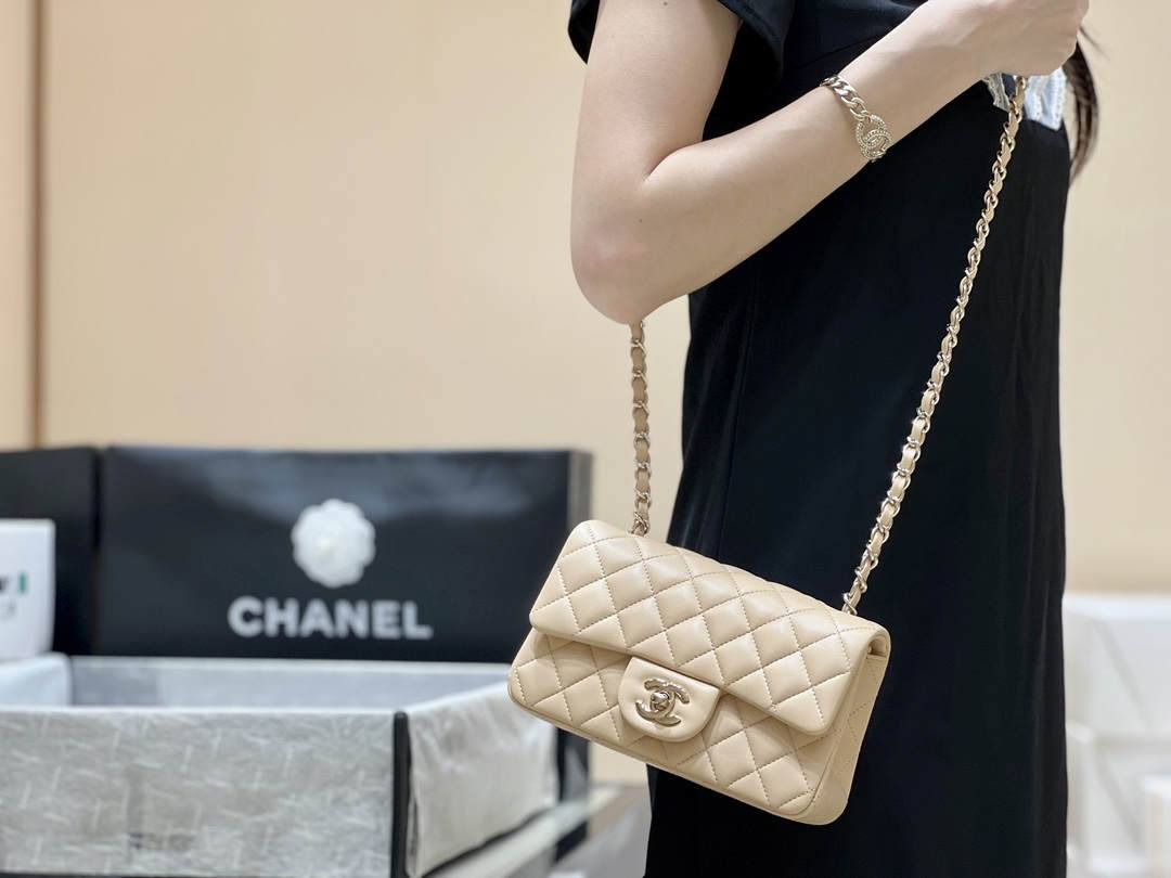 Ellebag’s Top-Grade Replica of the Chanel Mini Flap Bag: A 20cm Light Beige Lambskin with Champagne Gold Hardware(2025 Feb Updated)-Интернет-магазин поддельной сумки Louis Vuitton лучшего качества, копия дизайнерской сумки ru