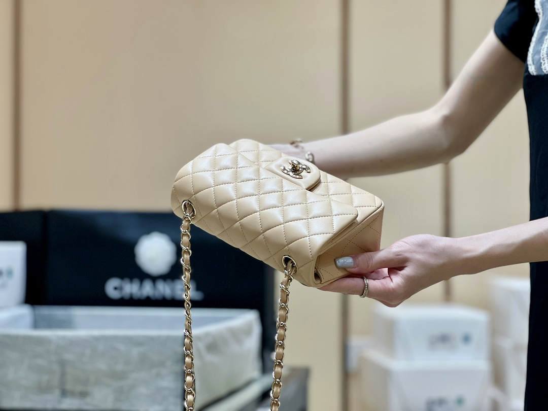 Ellebag’s Top-Grade Replica of the Chanel Mini Flap Bag: A 20cm Light Beige Lambskin with Champagne Gold Hardware(2025 Feb Updated)-Интернет-магазин поддельной сумки Louis Vuitton лучшего качества, копия дизайнерской сумки ru