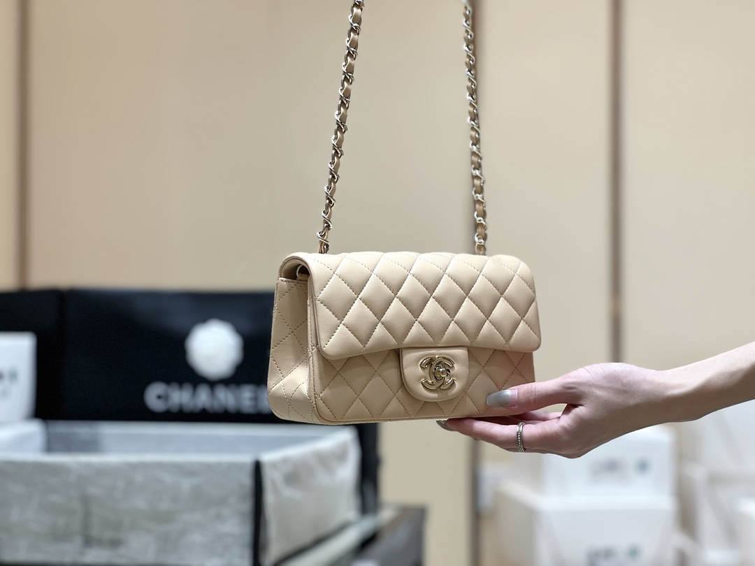 Ellebag’s Top-Grade Replica of the Chanel Mini Flap Bag: A 20cm Light Beige Lambskin with Champagne Gold Hardware(2025 Feb Updated)-Интернет-магазин поддельной сумки Louis Vuitton лучшего качества, копия дизайнерской сумки ru