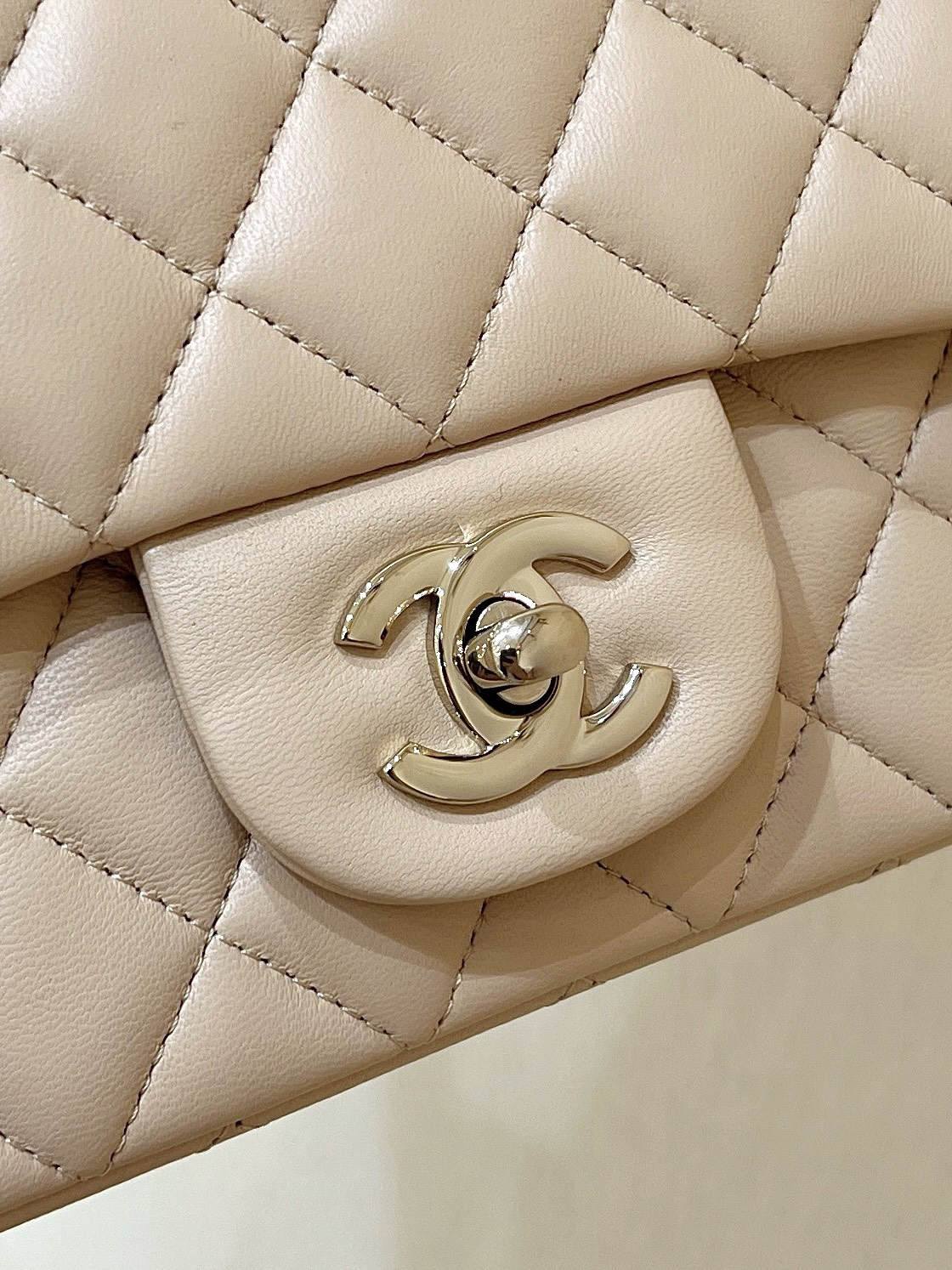 Ellebag’s Top-Grade Replica of the Chanel Mini Flap Bag: A 20cm Light Beige Lambskin with Champagne Gold Hardware(2025 Feb Updated)-Интернет-магазин поддельной сумки Louis Vuitton лучшего качества, копия дизайнерской сумки ru