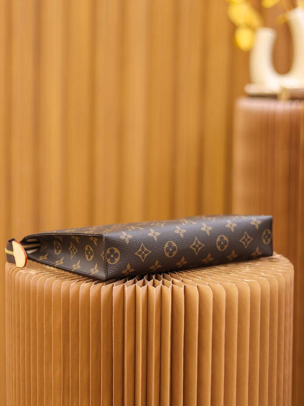 Ellebag’s 1:1 Replica of Louis Vuitton M47542 Washbag: A Perfect Blend of Timeless Craftsmanship(2025 Feb Updated)-Интернет-магазин поддельной сумки Louis Vuitton лучшего качества, копия дизайнерской сумки ru