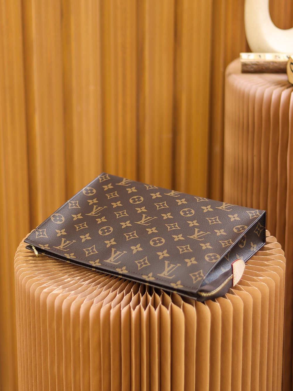 Ellebag’s 1:1 Replica of Louis Vuitton M47542 Washbag: A Perfect Blend of Timeless Craftsmanship(2025 Feb Updated)-Интернет-магазин поддельной сумки Louis Vuitton лучшего качества, копия дизайнерской сумки ru