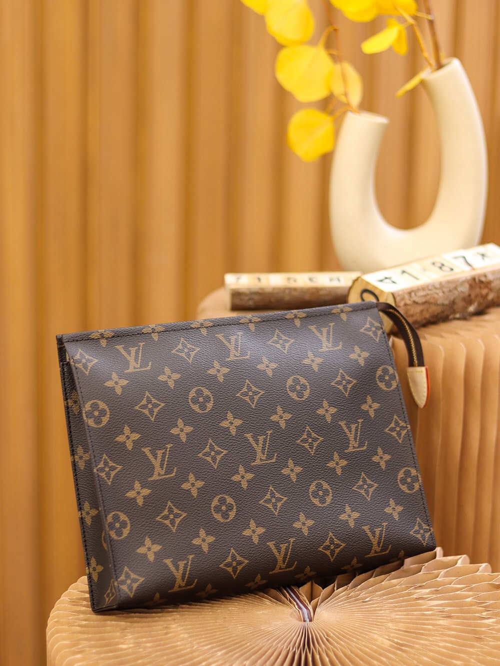 Ellebag’s 1:1 Replica of Louis Vuitton M47542 Washbag: A Perfect Blend of Timeless Craftsmanship(2025 Feb Updated)-Интернет-магазин поддельной сумки Louis Vuitton лучшего качества, копия дизайнерской сумки ru