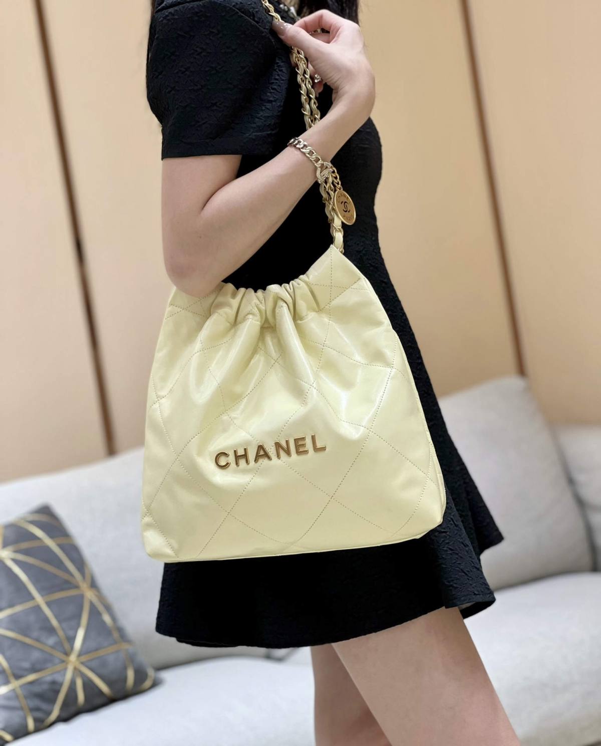 Exploring Ellebag super fake Chanel 22 Handbag (AS3260): A Craftsmanship Perspective(2025 Feb Updated)-Интернет-магазин поддельной сумки Louis Vuitton лучшего качества, копия дизайнерской сумки ru