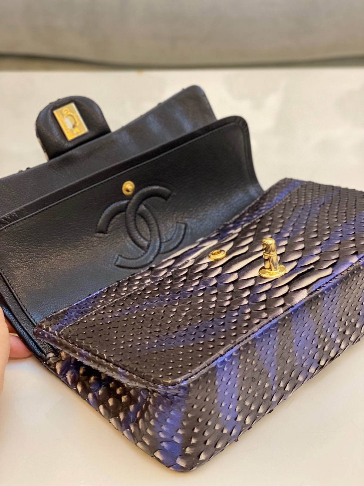 Exploring Ellebag super fake Chanel Classic Flap Bag: The Allure of the 25.5cm Pink Python Leather Edition(2025 Feb Updated)-Best Quality Fake Louis Vuitton Bag Online Store, Replica designer bag ru