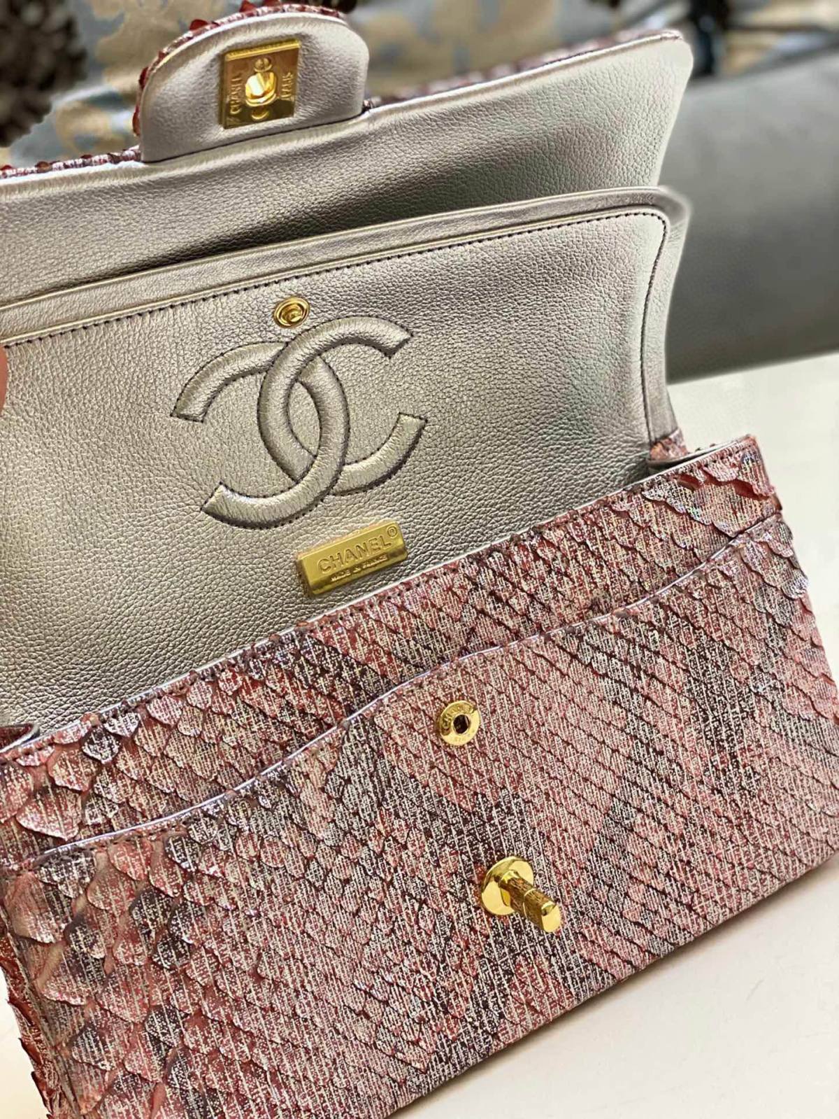 Exploring Ellebag super fake Chanel Classic Flap Bag: The Allure of the 25.5cm Pink Python Leather Edition(2025 Feb Updated)-Best Quality Fake Louis Vuitton Bag Online Store, Replica designer bag ru