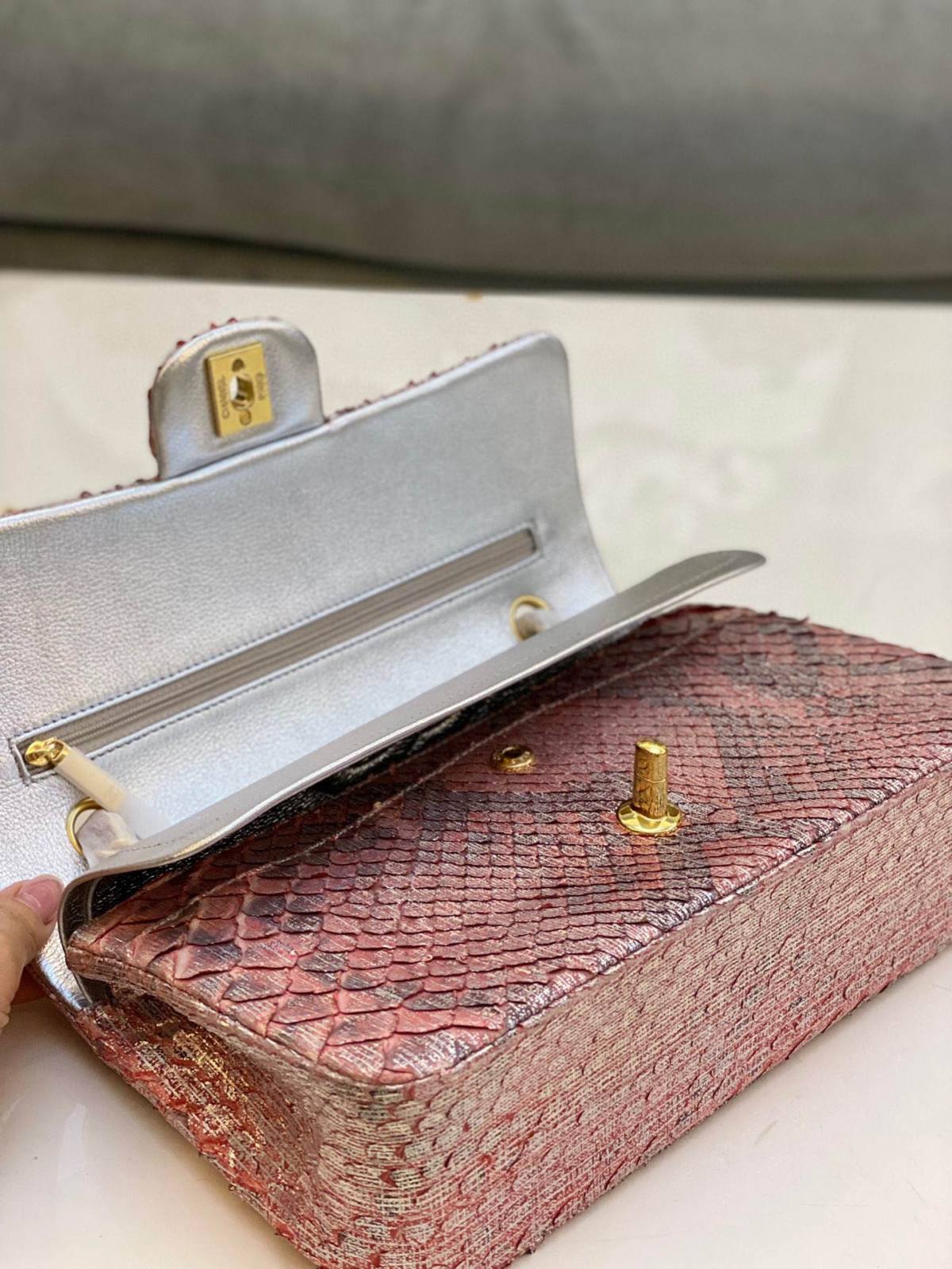 Exploring Ellebag super fake Chanel Classic Flap Bag: The Allure of the 25.5cm Pink Python Leather Edition(2025 Feb Updated)-Best Quality Fake Louis Vuitton Bag Online Store, Replica designer bag ru