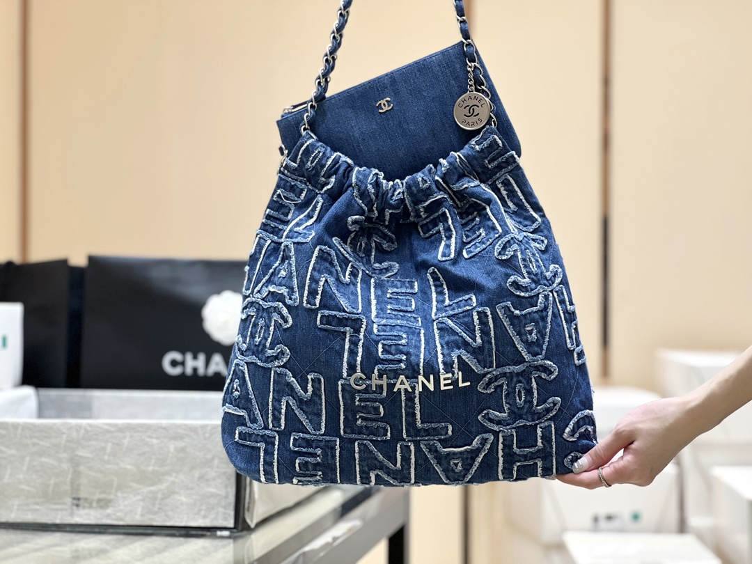 Exploring Ellebag’s Top-Grade Replica of the Chanel 22 Medium Handbag: A 39cm x 42cm Denim Delight with Silver Hardware(2025 Mar Updated)-उत्तम गुणवत्ता नकली लुई Vuitton बैग ऑनलाइन स्टोर, प्रतिकृति डिजाइनर बैग ru