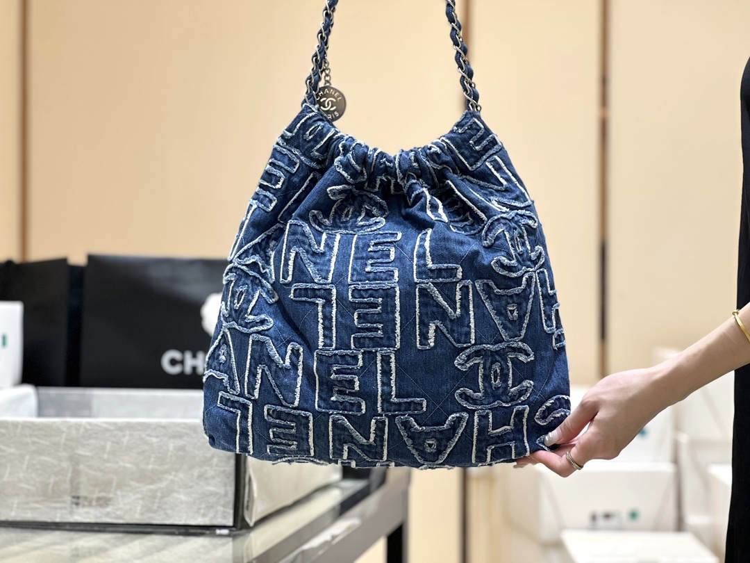 Exploring Ellebag’s Top-Grade Replica of the Chanel 22 Medium Handbag: A 39cm x 42cm Denim Delight with Silver Hardware(2025 Mar Updated)-उत्तम गुणवत्ता नकली लुई Vuitton बैग ऑनलाइन स्टोर, प्रतिकृति डिजाइनर बैग ru