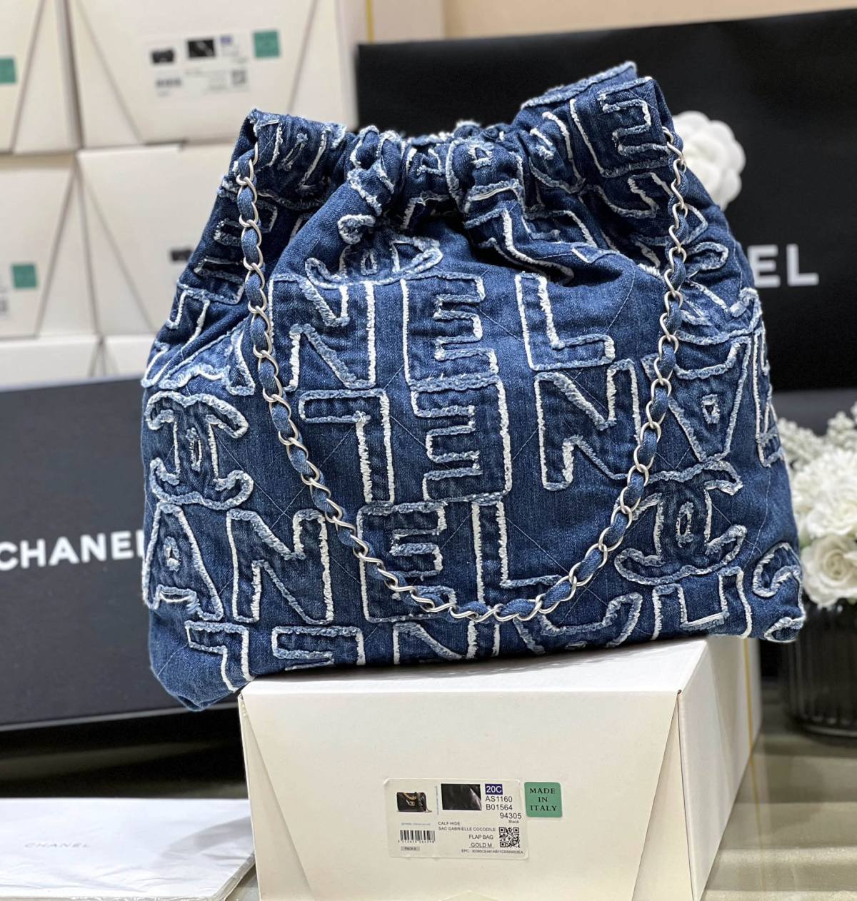 Exploring Ellebag’s Top-Grade Replica of the Chanel 22 Medium Handbag: A 39cm x 42cm Denim Delight with Silver Hardware(2025 Mar Updated)-उत्तम गुणवत्ता नकली लुई Vuitton बैग ऑनलाइन स्टोर, प्रतिकृति डिजाइनर बैग ru