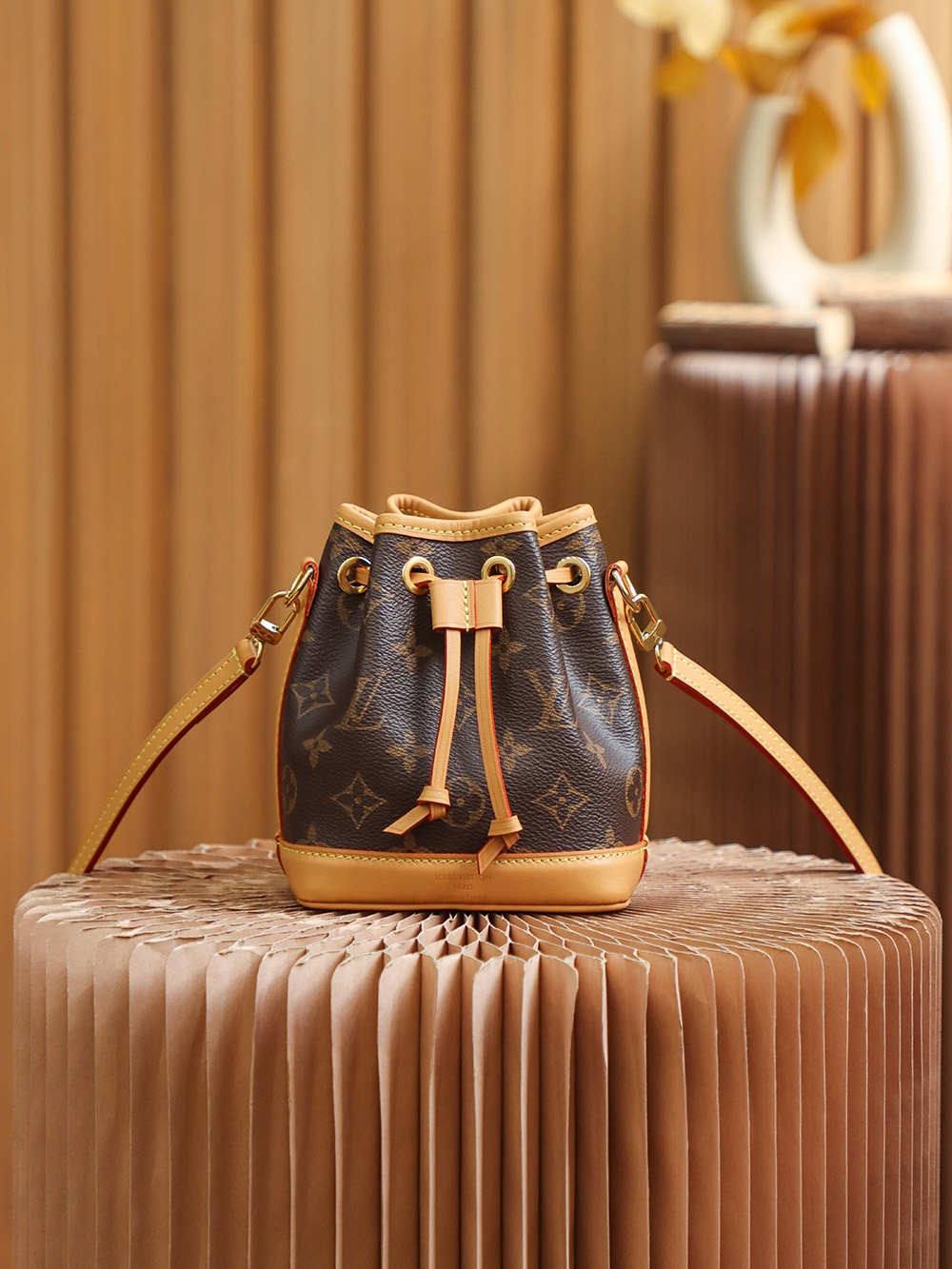 “Ellebag’s 1:1 Replica of Louis Vuitton Nano Mini Bucket M81266: A Compact Classic Reimagined”(2025 Mar Updated)-उत्तम गुणवत्ता नकली लुई Vuitton बैग ऑनलाइन स्टोर, प्रतिकृति डिजाइनर बैग ru